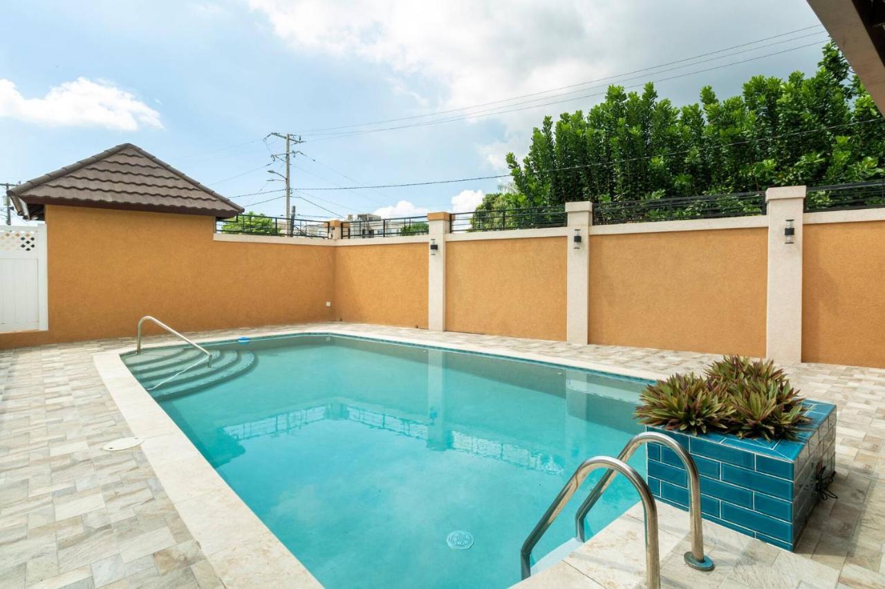 Brand New Pool Manor Park With Wifi Centrally-Located Kingston Exteriér fotografie