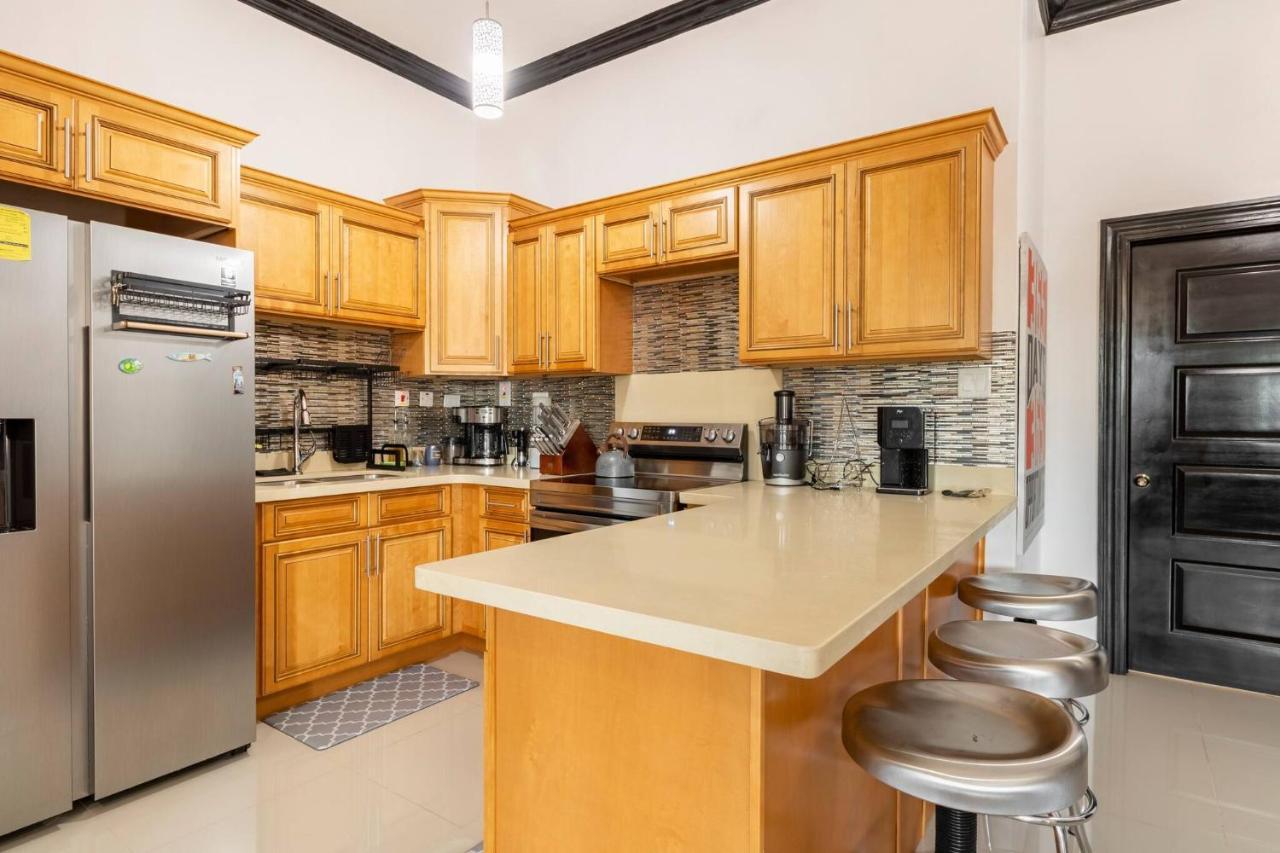 Brand New Pool Manor Park With Wifi Centrally-Located Kingston Exteriér fotografie