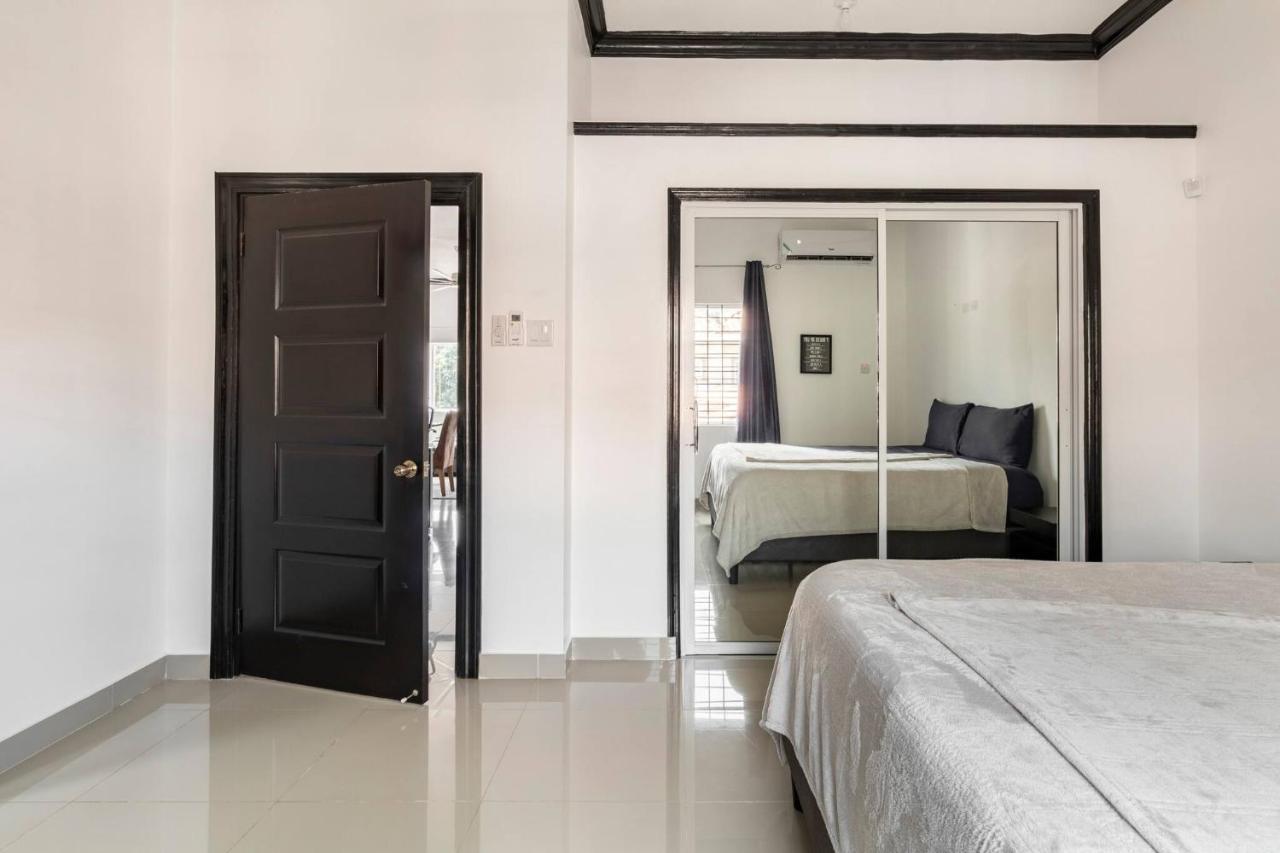 Brand New Pool Manor Park With Wifi Centrally-Located Kingston Exteriér fotografie