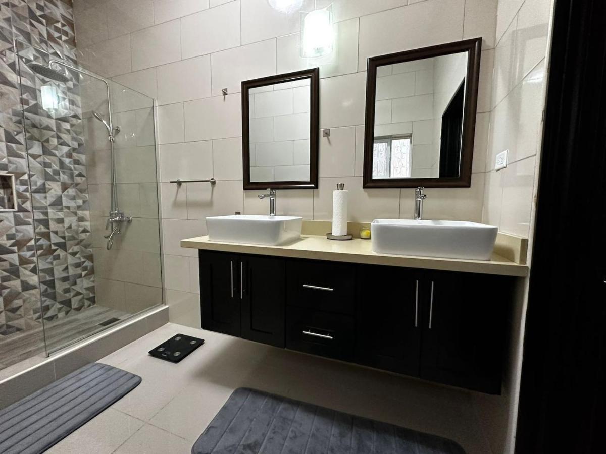 Brand New Pool Manor Park With Wifi Centrally-Located Kingston Exteriér fotografie