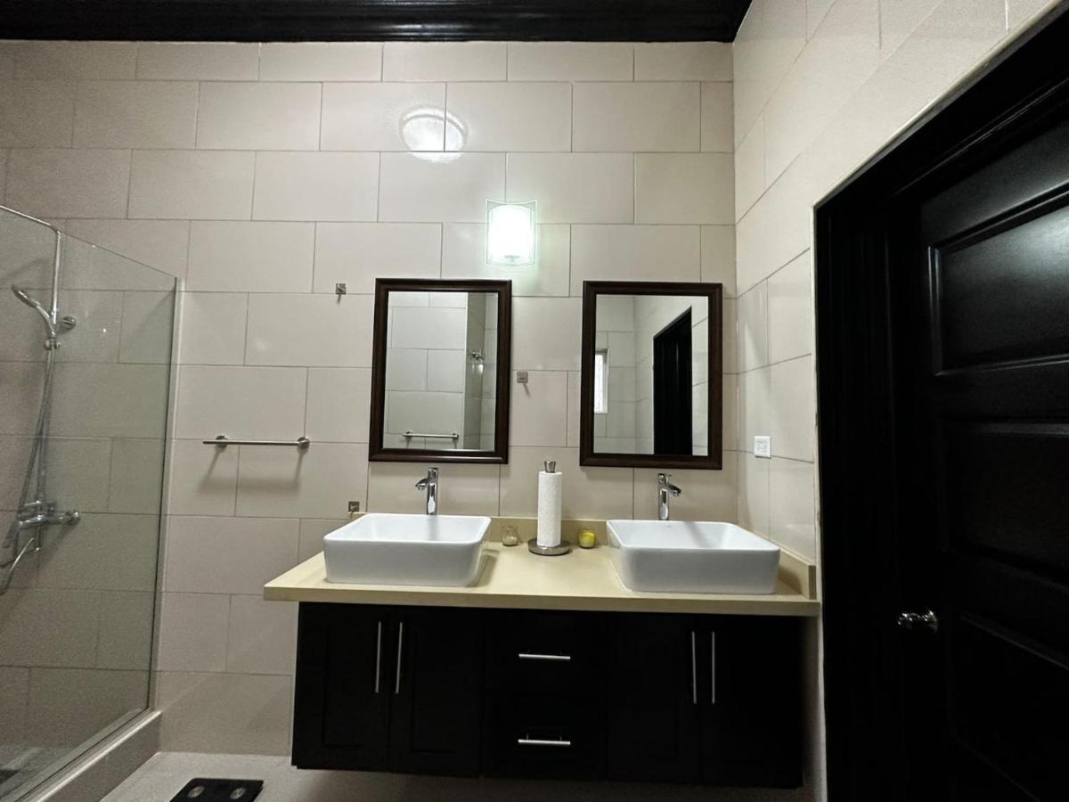 Brand New Pool Manor Park With Wifi Centrally-Located Kingston Exteriér fotografie